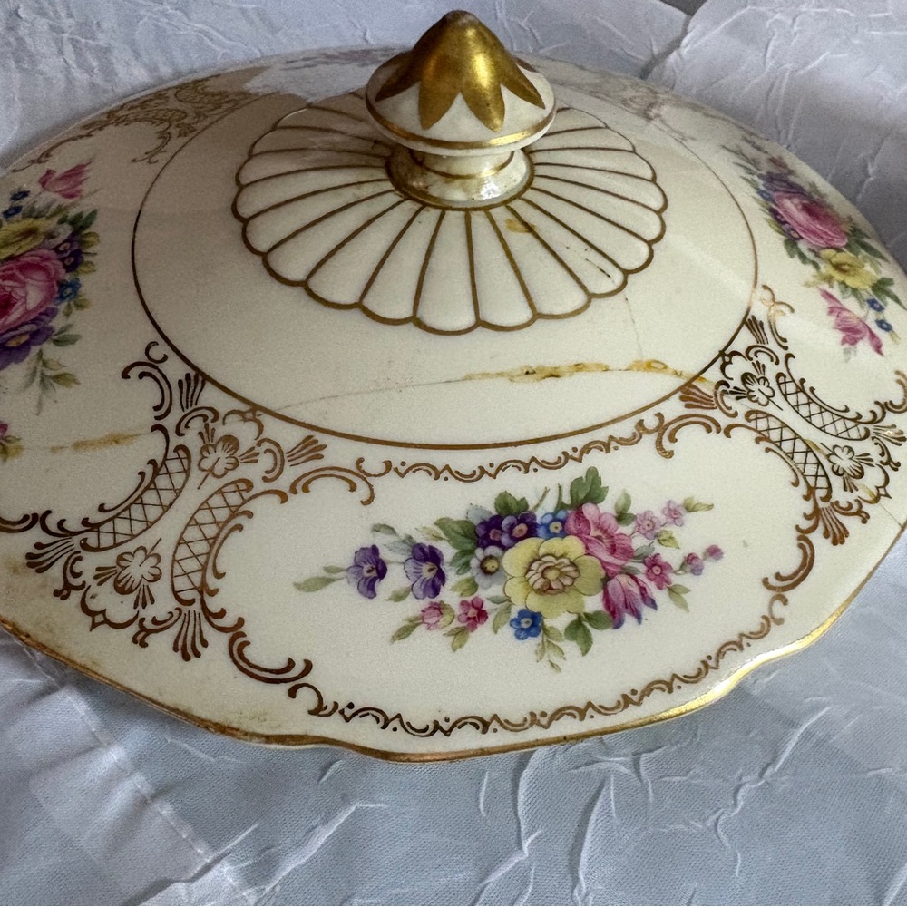 Heinrich & Co. Lady Louise Covered Casserole Dish - Picture 3 of 7